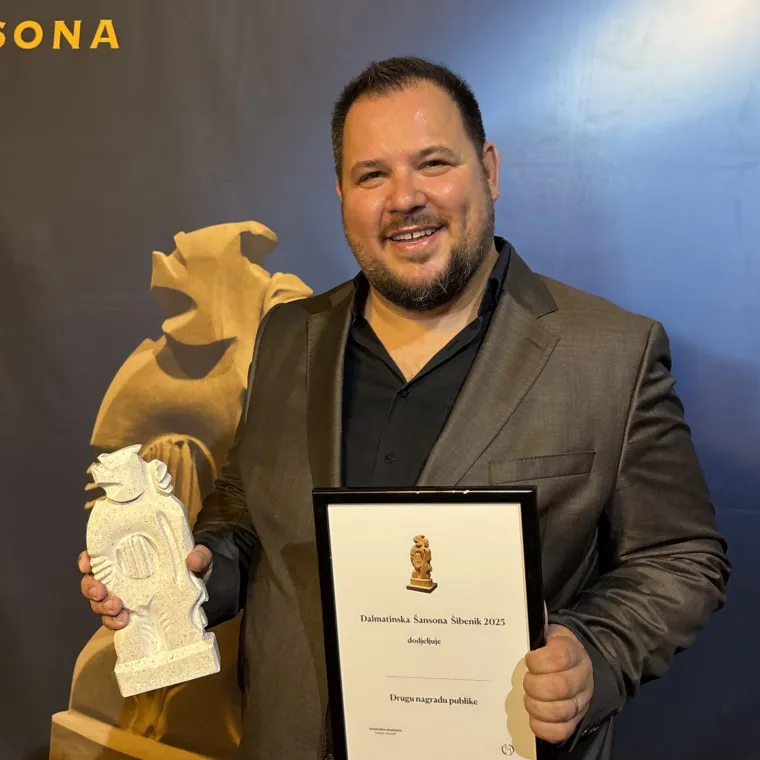 "Prikriži se i pomoli" je nova i već nagrađivana himna Dalmacije u izvedbi Mate Grgata