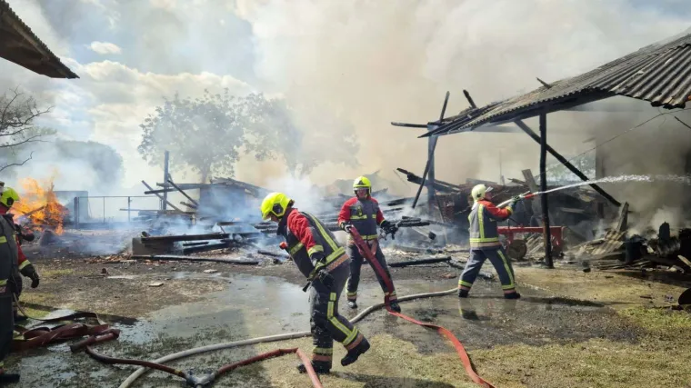 Policija objavila detalje požara kod Ludbrega, jedan vatrogasac zatražio liječničku pomoć