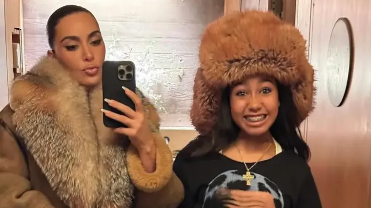 Svijet šokiran zbog izgleda North West (12): Kim na udaru zbog kćerinog korzeta i visokih platformi