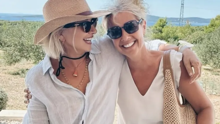 Rijetko je viđamo: Danijela Dvornik objavila zajedničku fotografiju sa sestrom, imale buran odnos