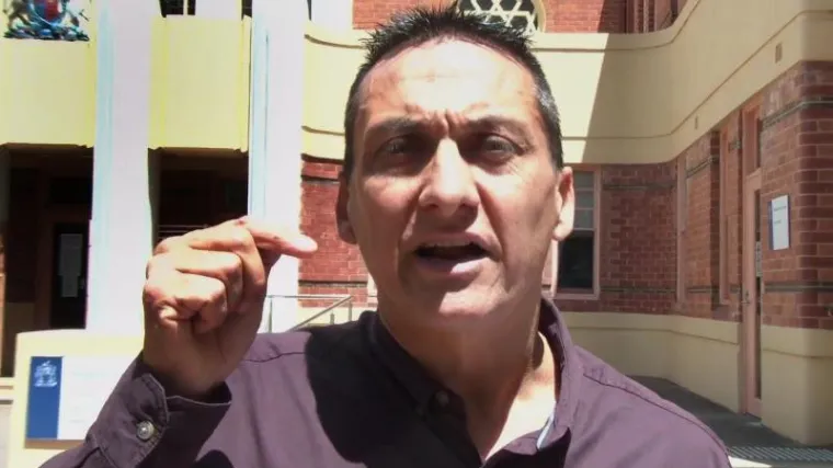 Ovo je čovjek kojeg traže zbog ubojstva policajaca: S njihovim oružjem luta po divljini