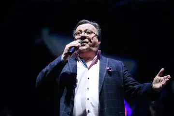 Zdravstveno stanje Halida Bešlića sve gore: Pjevač otkazao još jedan koncert