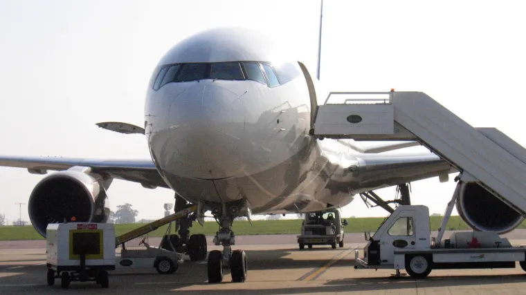 Guma putničkog aviona eksplodirala pri polijetanju: Kapetan morao prisilno sletjeti