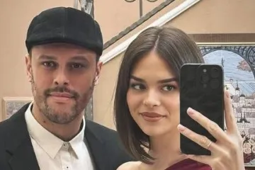 Bivša žena Igora Kojića nakon razvoda prisna s nepoznatim muškarcem: Prsten je i dalje na ruci