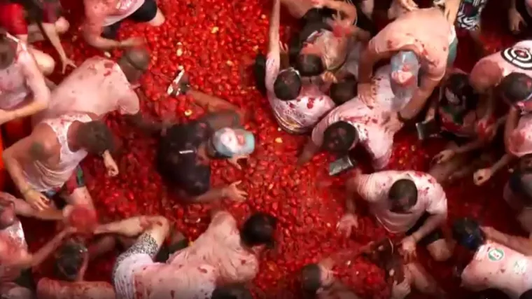 Paradajz-cunami u Španjolskoj: Čak 22 tisuće ljudi gađalo se rajčicama do iznemoglosti