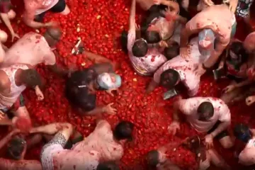 Paradajz-cunami u Španjolskoj: Čak 22 tisuće ljudi gađalo se rajčicama do iznemoglosti