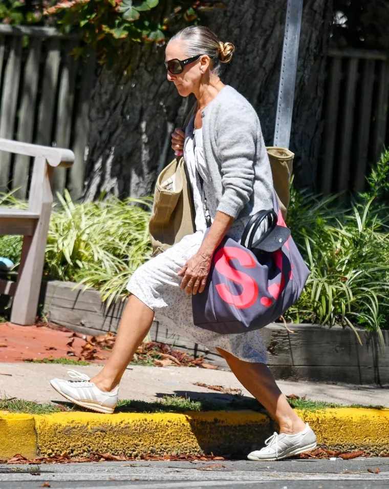 Ovo je stvarno ona? Paparazzi uhvatili slavnu glumicu na ulici