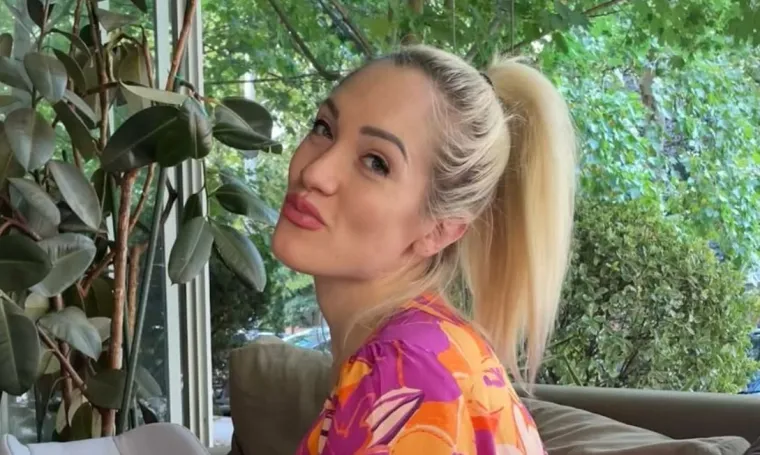 Pogledajte fotografiju koja je raznježila fanove: Hedviga iz ‘Braka na prvu’ sa suprugom i kćerkom Iskrom