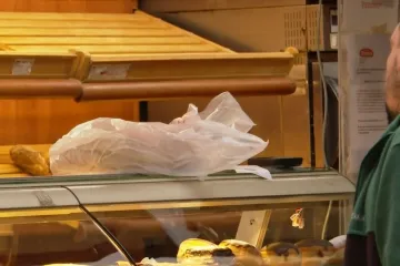 Pogledajte grozotu koja se nalazi u kruhu: Dlaka u njemu najmanji je problem za ovu poznatu pekarnicu