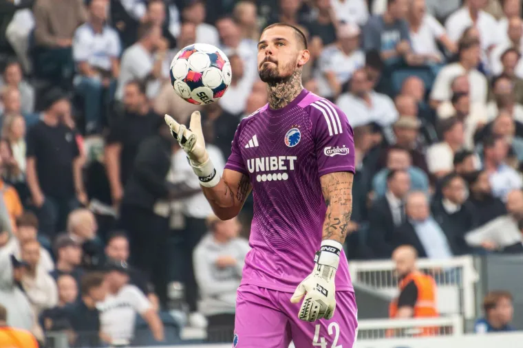 Livaković po prvi puta stao na gol za Fener i pokazao klasu: Kotarski izbacio Šotičeka