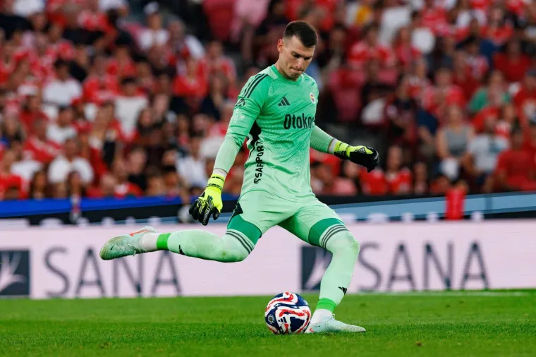 Livaković po prvi puta stao na gol za Fener i pokazao klasu: Kotarski izbacio Šotičeka