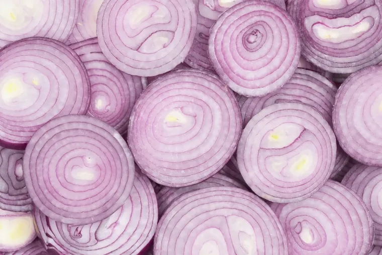 Zaboravite sve što ste znali o rezanju luka: Matematičari otkrili savršeni način