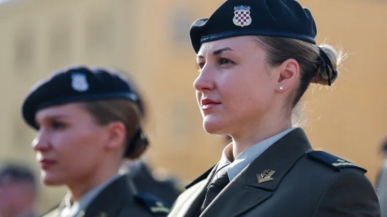 One su bile zvijezde svečanosti: Lijepe kadetkinje i ponosne supruge novih časnika