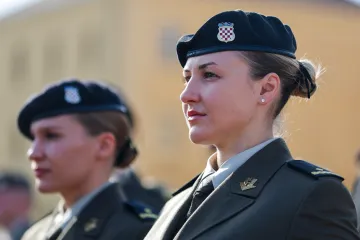 One su bile zvijezde svečanosti: Lijepe kadetkinje i ponosne supruge novih časnika