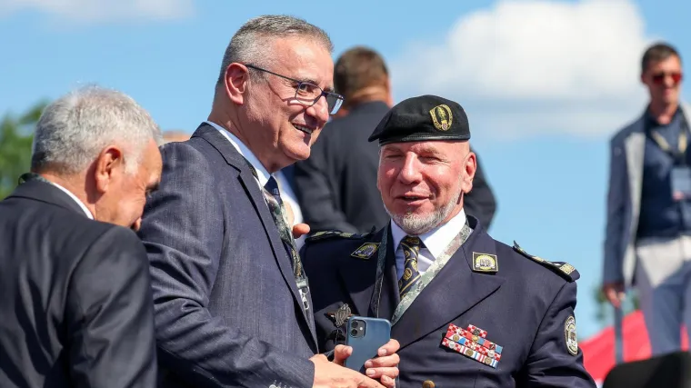 Karamarko objavio misteriozni post i izazvao salvu komentara: 'Sada vam ni lajkali nisu...'