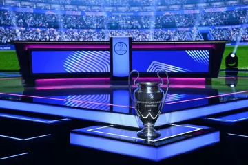 Počeo je ždrijeb Lige prvaka: Chelseaju uručena posebna nagrada na početku, došao i posebni gost