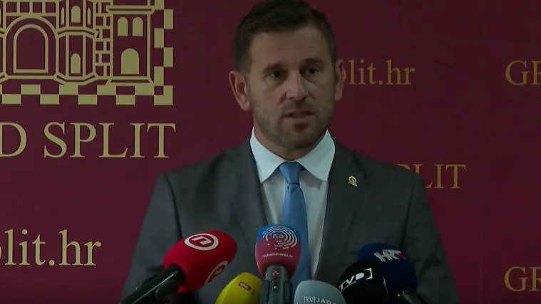 Brod s opasnim otpadom još u Splitu, Šuta: 'Raskinuo bi koncesiju, zakon je tu vrlo jasan'