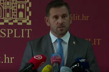 Brod s opasnim otpadom još u Splitu, Šuta: 'Raskinuo bi koncesiju, zakon je tu vrlo jasan'