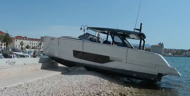 Brod punom snagom izletio na mol: 'Gledam i vidim da ne usporava. Ljudi su skakali, derali se'