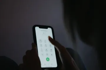 Zaspati uz ekran? Mobitel prije spavanja vodi u bolest i uopće nije bezazleno