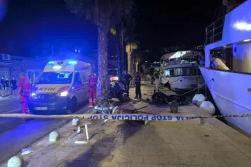 Poginuo motorist: Naletio na pješaka koji nije bio na 'zebri', a onda udario u klupu i palmu