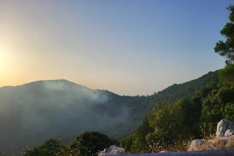 Gori na Mljetu, kanaderi zbog vjetra ne mogu ništa: 'Jedan se vratio...'