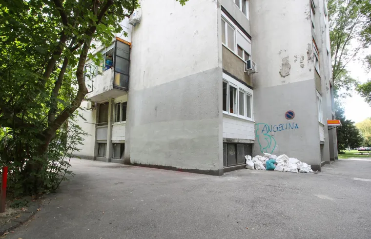 Ovako danas izgleda jeziva poruka na Jergovićevoj zgradi: Zanimljiv detalj osvanuo prije nestanka