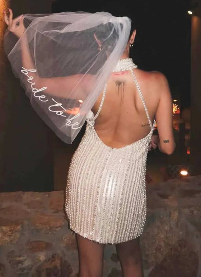 Selena Gomez pokazala kako je provela svoju djevojačku zabavu i otkrila svoje novo prezime