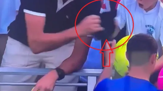 Teniski junak htio dati kapu dječaku, odrasli čovjek mu je oteo: 'Kakav sebični kreten'