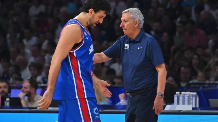 Izbornik i bek Srbije posvađali se usred utakmice: 'Što je s tobom?!'