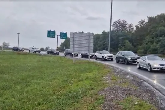 Kiša, gužva, nervoza: Već kod Bosiljeva su se isključivali s autoceste, pogledajte video
