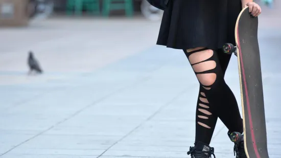 Generacija Z smatra kako su tajice 'cringe'? Vole samo široke hlače