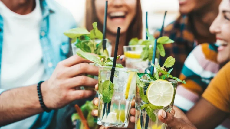 Znate li što znači 'friendflation'? Danas ga je gotovo nemoguće izbjeći