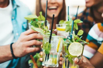 Znate li što znači 'friendflation'? Danas ga je gotovo nemoguće izbjeći