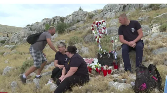 Ormarići kornatskih heroja su zapečaćeni. Na svakom je crna traka i svijeća: '18 godina prošlo u sekundi'