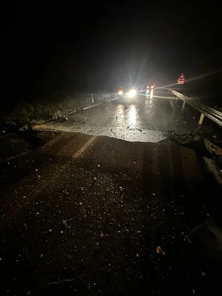 Na Pelješcu grom doslovno probio cestu: Mještani strahuju od novih odrona