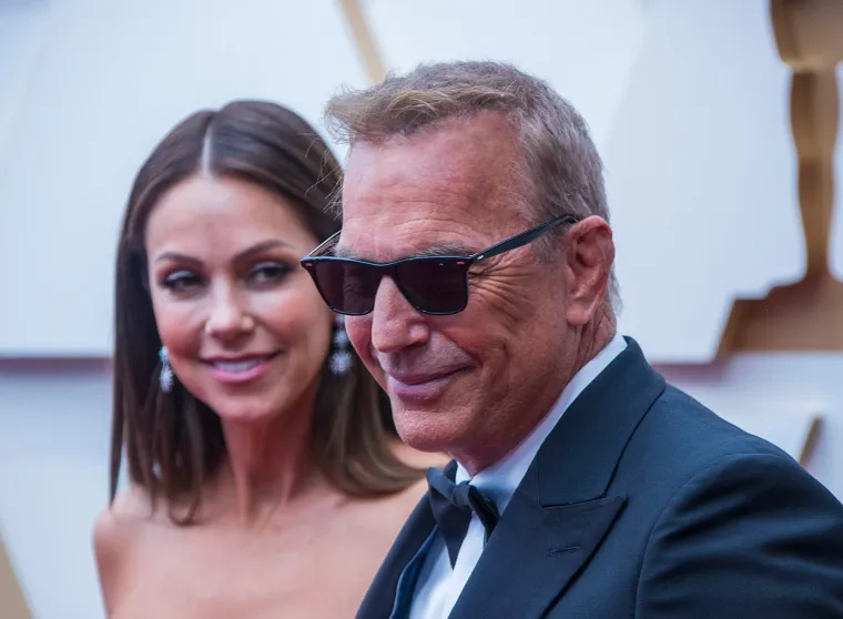 Ne miruje ni u osmoj deceniji: Kevin Costner osvojio 24 godine mlađu bivšu suprugu milijardera?