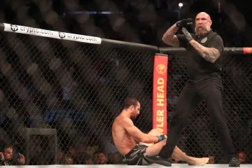 Drama u Manchesteru: Bivšem UFC prvaku morali davati kisik nakon nokauta