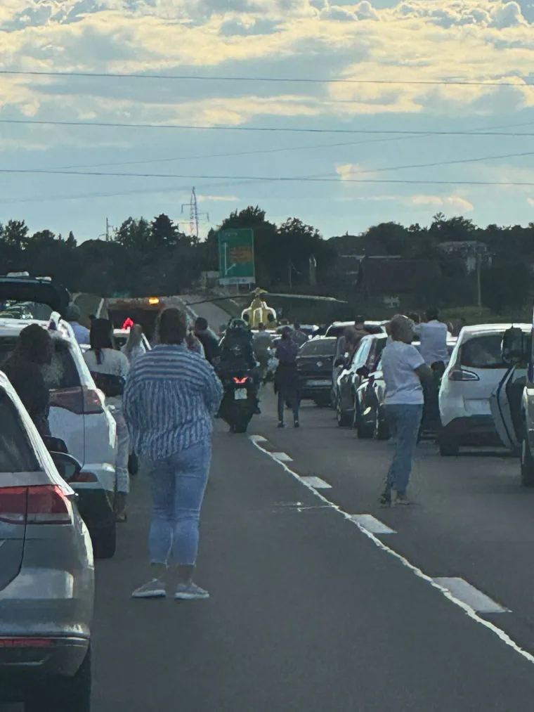 Užas na A4: Hitnim koridorom projurili vatrogasci, dignut i helikopter Hitne