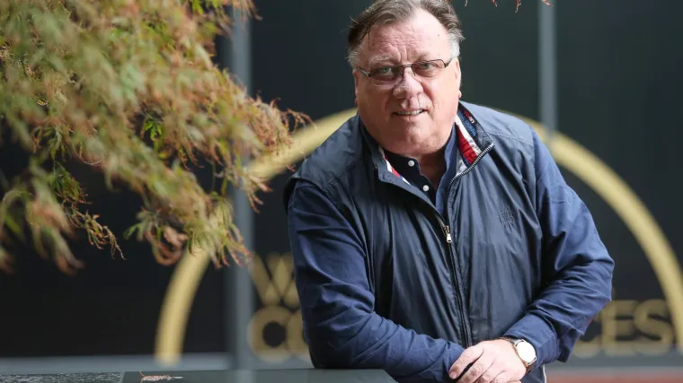 Dok je u bolnici, fanovi Halidu Bešliću posvetili emotivne stihove: ‘Nema onog koji ga ne voli’