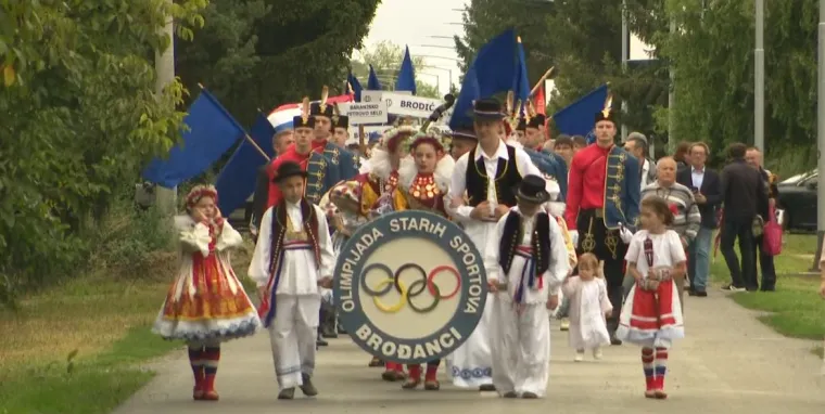 Slavonski show! Kandžije pucale, vol na ražnju, a baklja gorjela u kotliću!