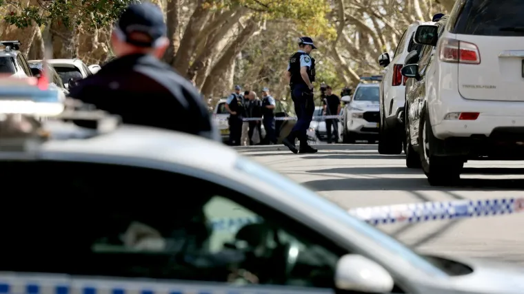 Uhićen muškarac koji se zabio automobilom u ruski konzulat: Ozlijeđen i policajac