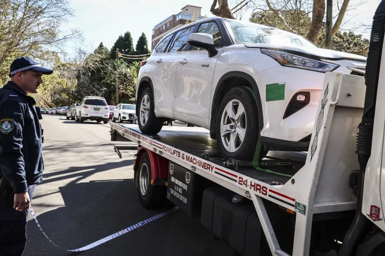 Uhićen muškarac koji se zabio automobilom u ruski konzulat: Ozlijeđen i policajac