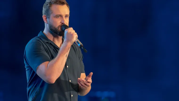 To je on? Matija Cvek iznenadio fanove fotografijom iz djetinjstva