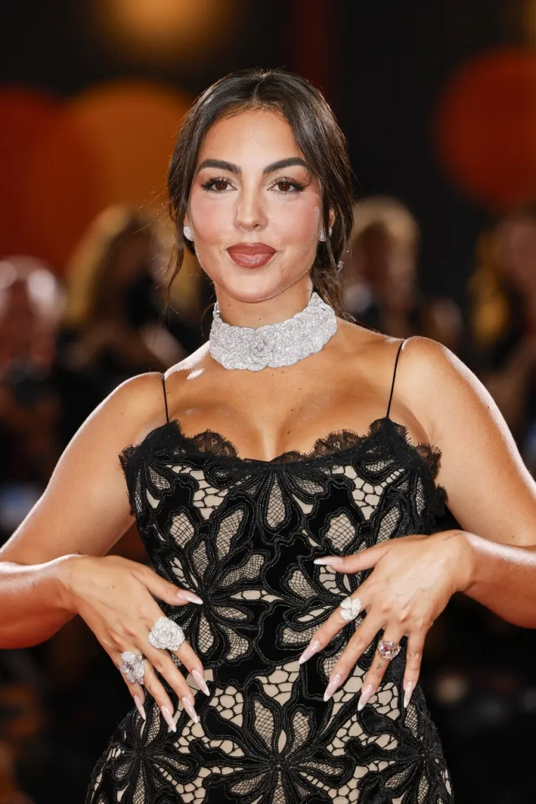 Ronaldova Georgina prvi put u javnosti nakon zaruka: Pokazivala prsten gdje god je stigla