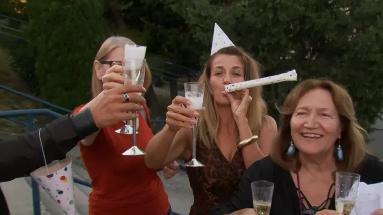 Aktivisti iz inicijative 'Zdravi Split' šampanjacem slave pobjedu nad Moby Dreom