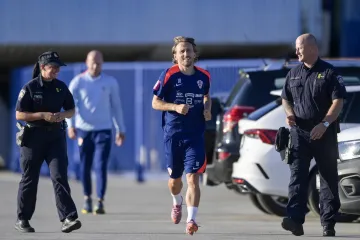 Vatreni se spremaju: Luka nasmijava policajce i žuri na trening na teren posebna imena