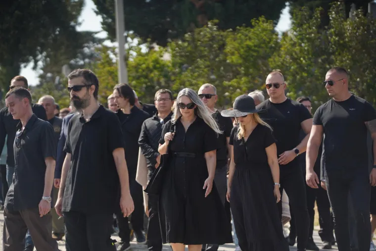 Nitko to nije očekivao na grobu: Udovica Bore Čorbe ispunila posljednju želju pokojnom suprugu