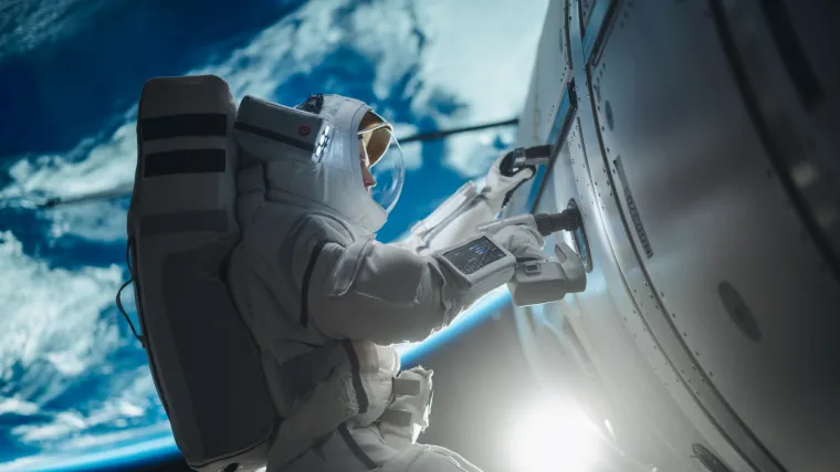 Zaljubljena žena astronautu u svemiru uplatila novac za kisik: 'Bio je pod napadom!'