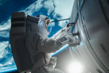 Zaljubljena žena astronautu u svemiru uplatila novac za kisik: 'Bio je pod napadom!'